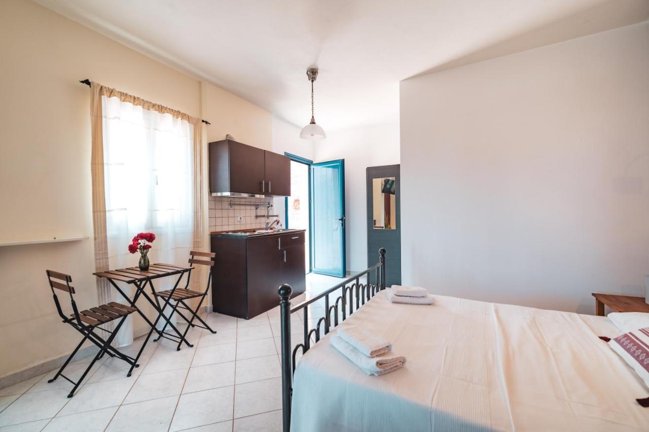 Philyra Appartments Agia Pelagia  外观 照片